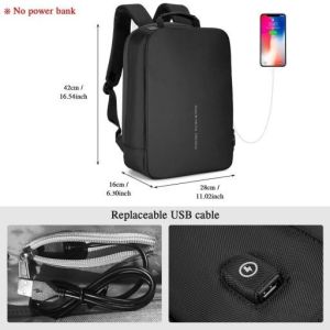 mochila negra con cable y puerto de carga usb